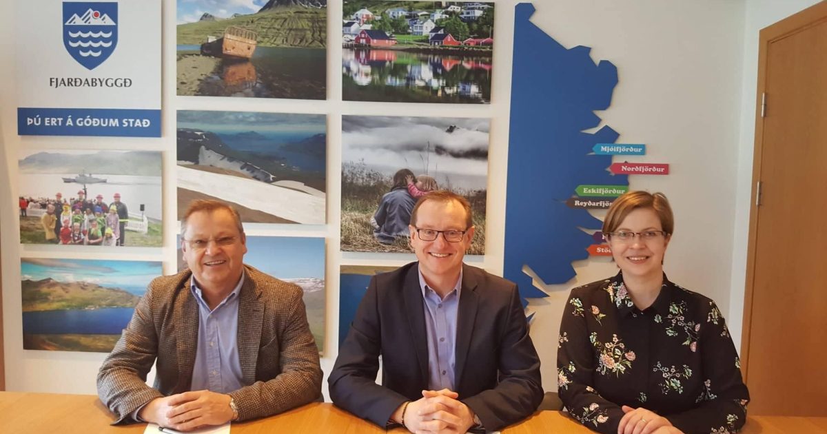 Samningur um almenningssamgöngur á Austurlandi | Fjarðabyggð