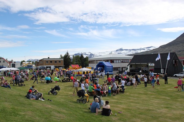 Hátíðahöld vegna 17. júní færð inn í Skrúð