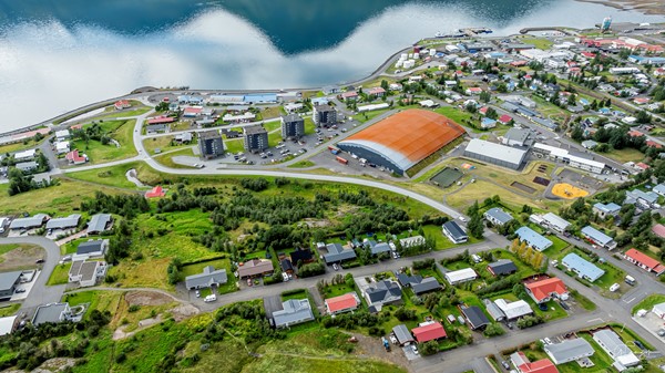 Viðhaldsframkvæmdir á þaki Fjarðabyggðarhallarinnar