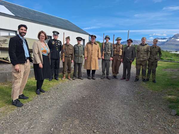 Hernámsdagurinn endurvakinn í blíðunni á Reyðarfirði Hernámsdagurinn endurvakinn í blíðunni á Reyðarfirði