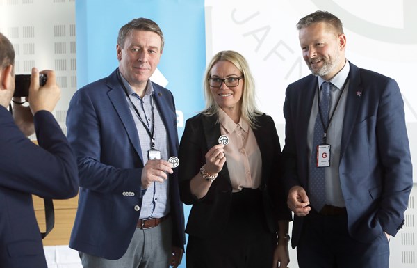 Alcoa Fjarðaál vottað samkvæmt jafnlaunastaðli Alcoa Fjarðaál vottað samkvæmt jafnlaunastaðli