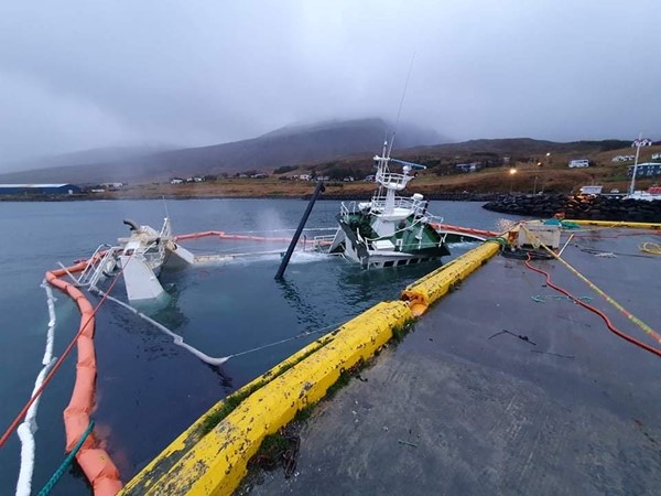 Bátur sökk í höfninni á Stöðvarfirði