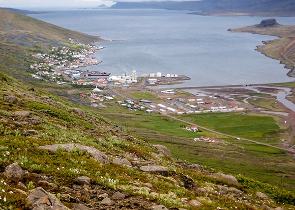 Farvegur Hlíðarendaár breikkar og dýpkar