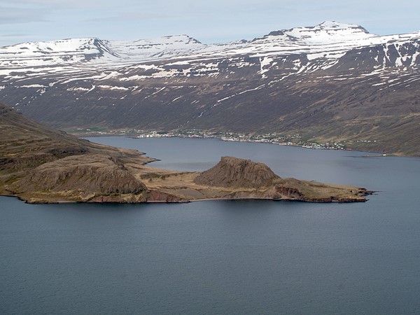 Færslu stofnlagnar á Eskifirði er lokið