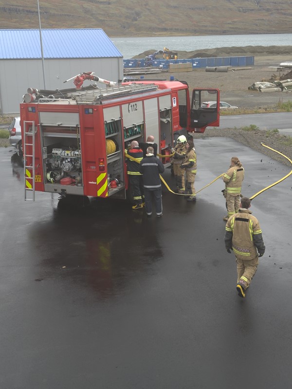 Slökkviliðsæfing slökkviliðs Fjarðabyggðar í samstarfi  við Brúnamálaskóla Íslands