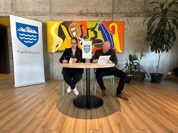 InstaVolt opnar 16 hraðhleðslustöðvar í Fjarðabyggð InstaVolt opnar 16 hraðhleðslustöðvar í Fjarðabyggð