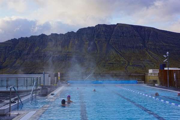 Vetraopnun sundlauga tekur gildi frá og með deginum í dag 1. september