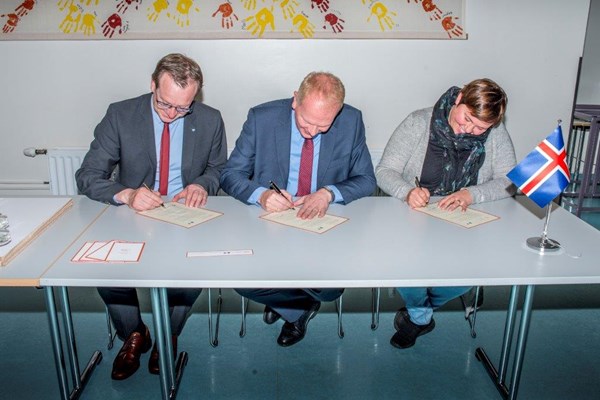 Fjarðabyggð staðfestir þjóðarsáttmála um læsi Fjarðabyggð staðfestir þjóðarsáttmála um læsi