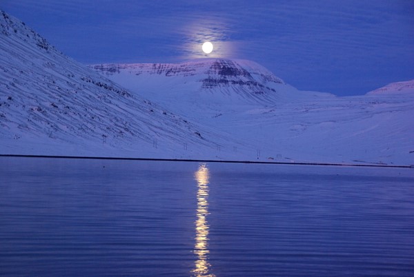 Óvissustigi vegna snjóflóðahættu hefur verið lýst yfir á Austfjörðum - Ekki talin vera snjóflóðahætta í byggð