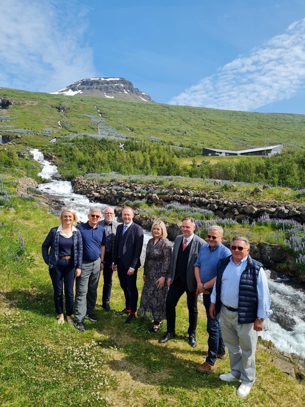 Vígsla ofanflóðamannvirkja á Eskifirði Vígsla ofanflóðamannvirkja á Eskifirði